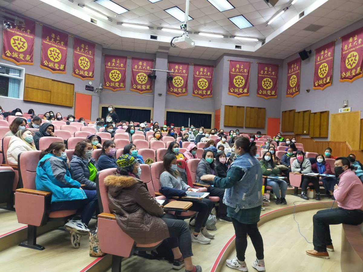 臺東縣衛生局辦理「失智症普篩及相關服務據點教育訓練」，增進個案的健康與照護品質。