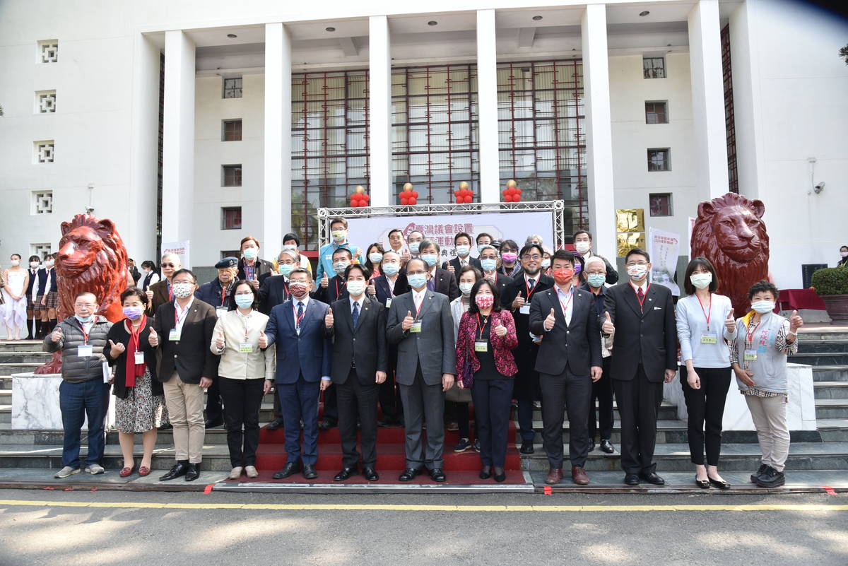 游錫堃院長特別邀請當年請願運動的後代子孫共同參與