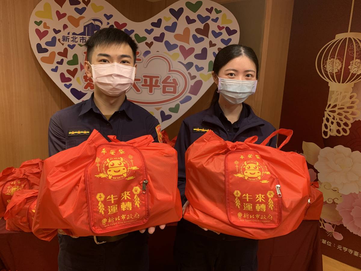 警察局表示，平安袋已經分散到161個派出所，有需要的民眾可以來領取。