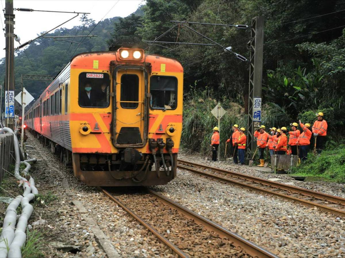 臺鐵瑞芳猴硐邊坡西正線 今恢復全線雙向通車