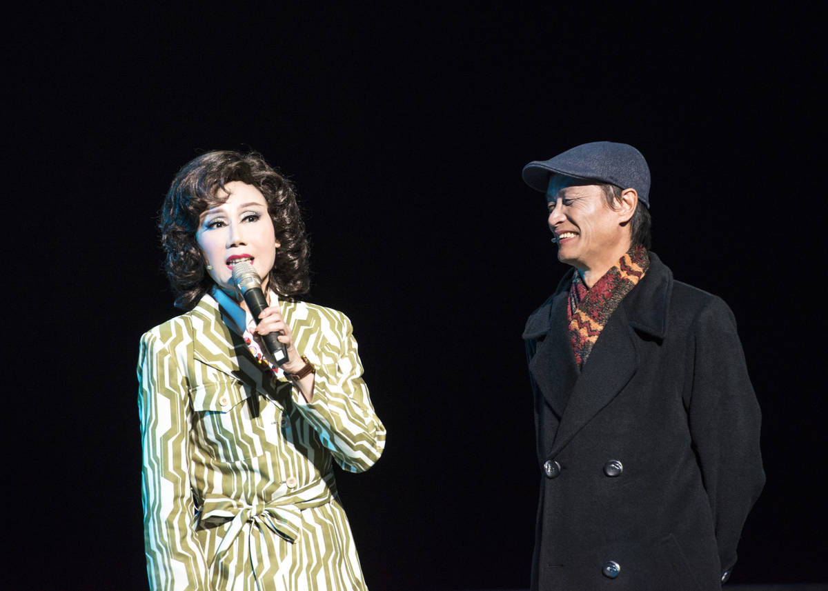 領銜主演春美歌劇團團長郭春美與金枝演社藝術總監王榮裕導演分享演出《雨中戲臺》的心情。