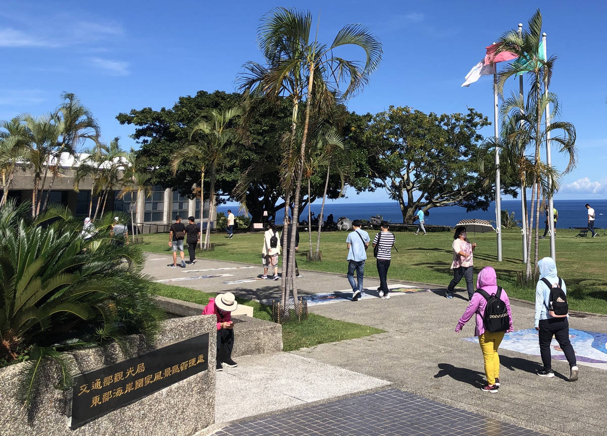 交通部觀光局東部海岸國家風景區管理處提醒旅客參訪時請配合做好防疫