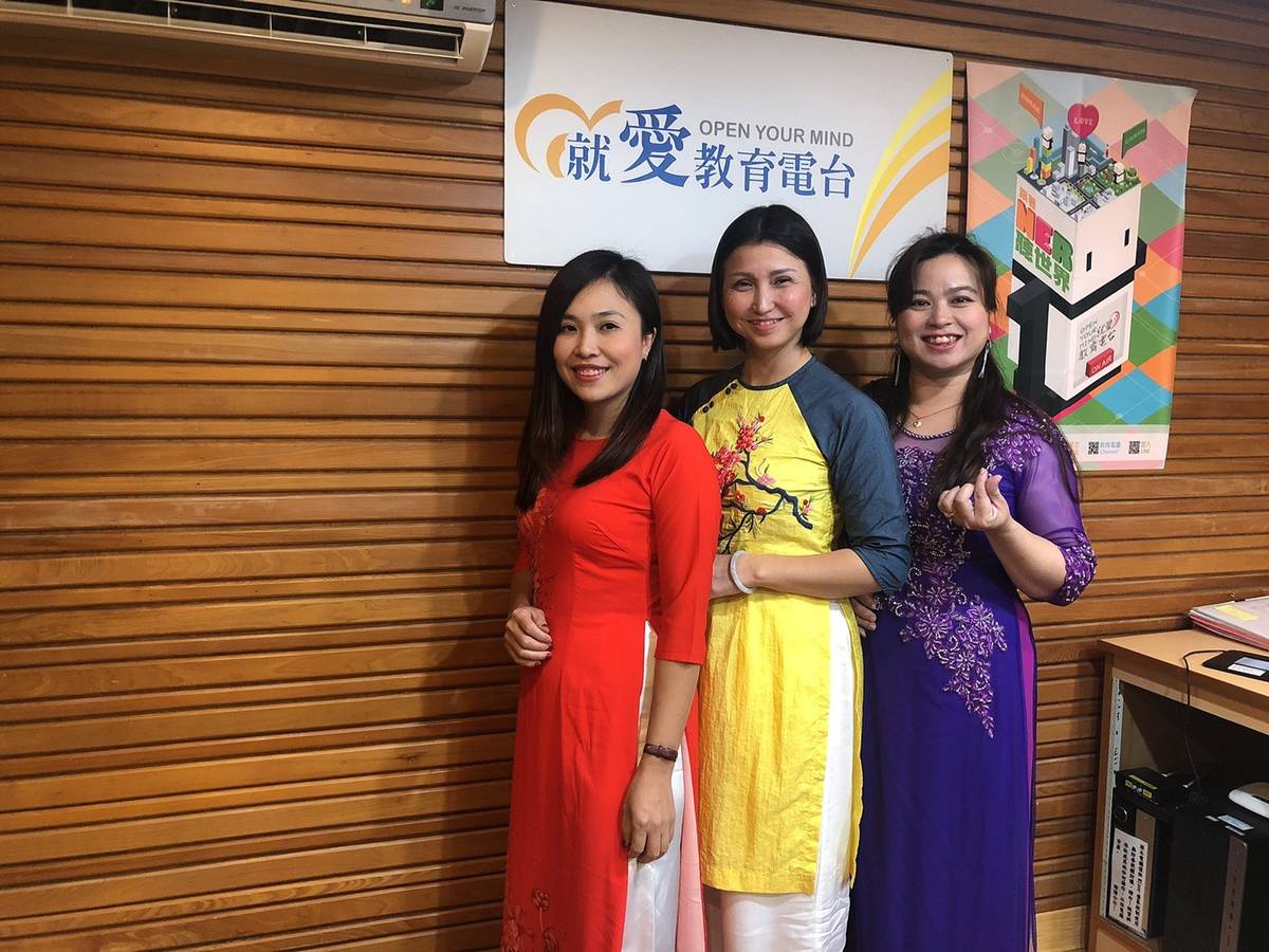 黃玉芳(左),阮氏藥(右),符楚蘚(中)