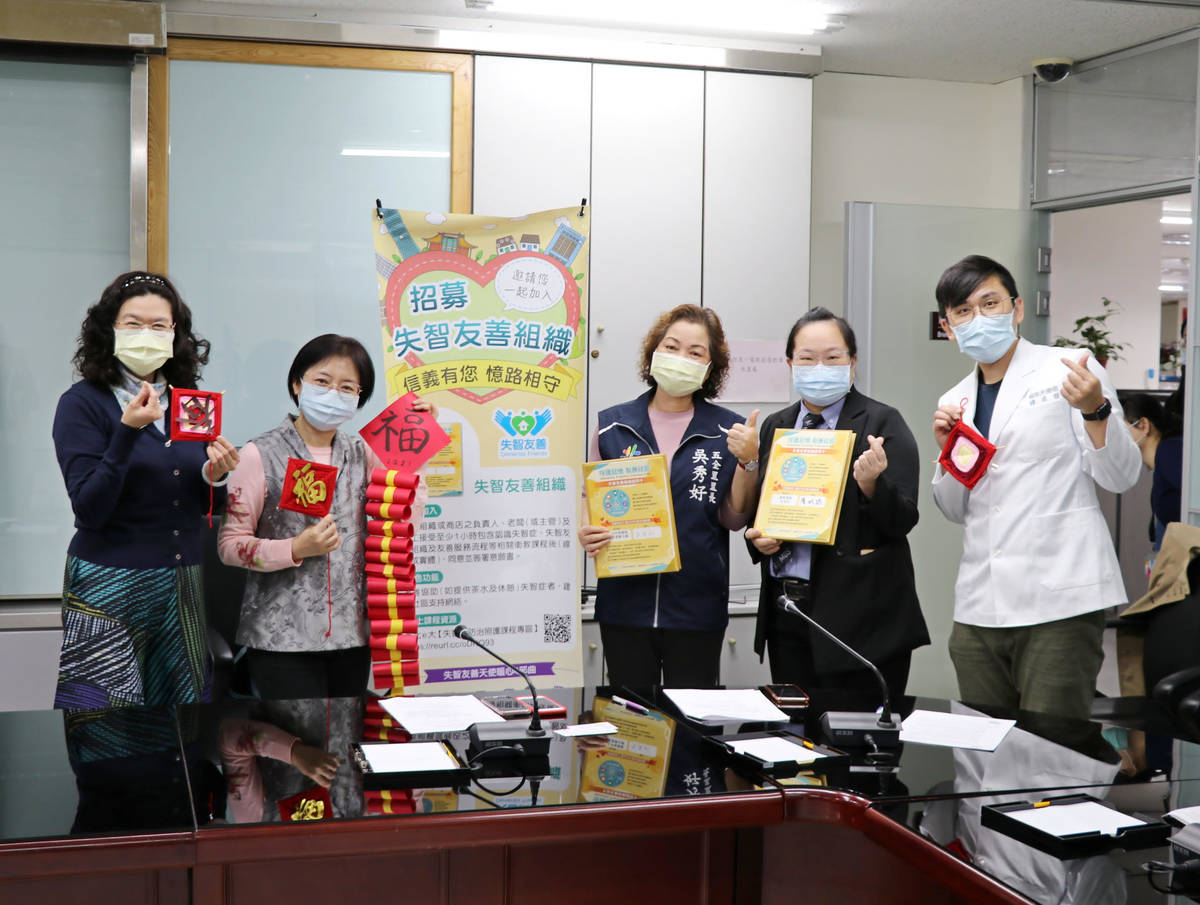 臺北市信義區首創「銀光漢堡 憶起動手做」活動，鼓勵失智長輩走出家門