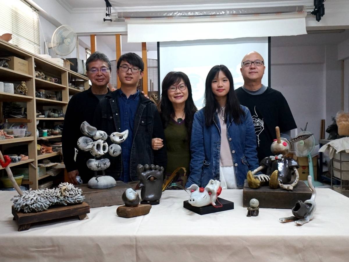 獲獎學生與師長合影