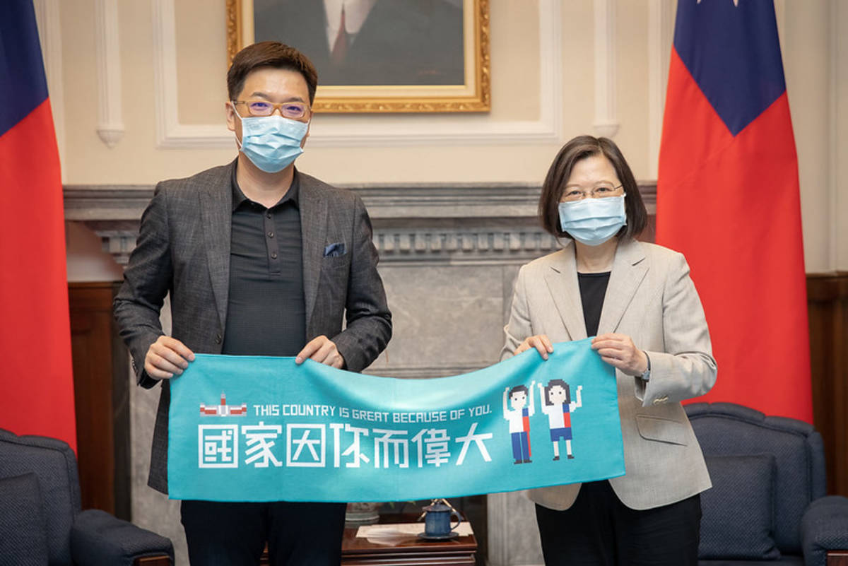 蔡總統接見世界羽聯得獎選手 盼選手們用球拍讓世界看見臺灣(圖由總統府提供)。