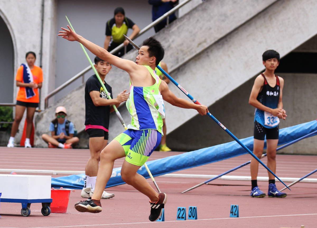 光榮國中黃潮鴻破國男組擲標槍大會紀錄。