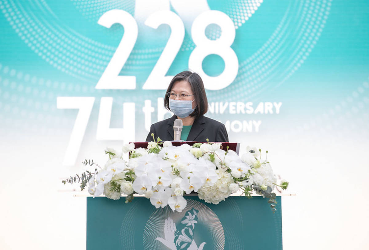 蔡英文總統今天(28)前往高雄出席「二二八事件74周年中樞紀念儀式」致詞
