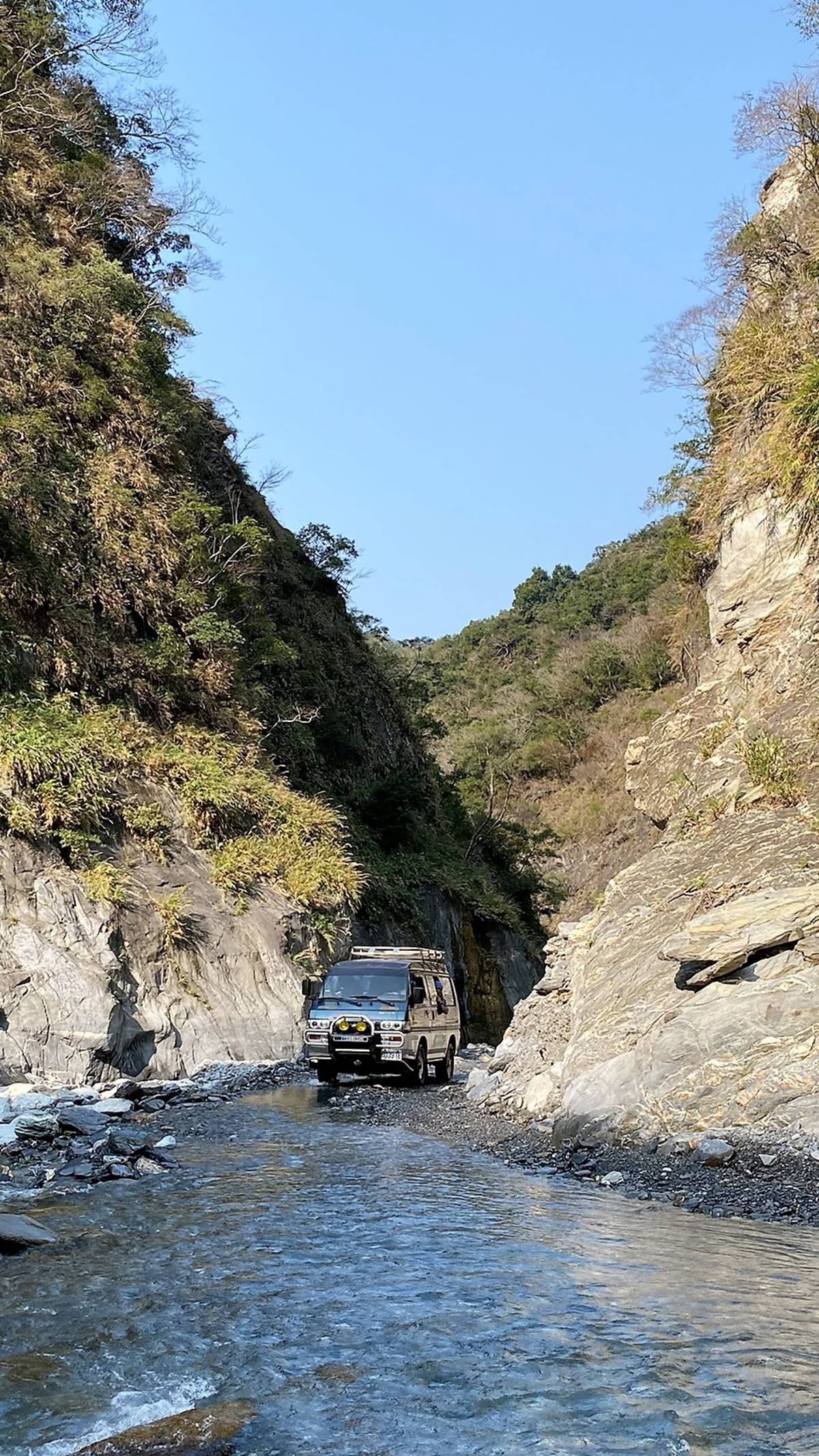 現在已經可以搭小巴進入哈尤溪而縮短溯溪路程與時間(圖片來源：林詩菁提供)