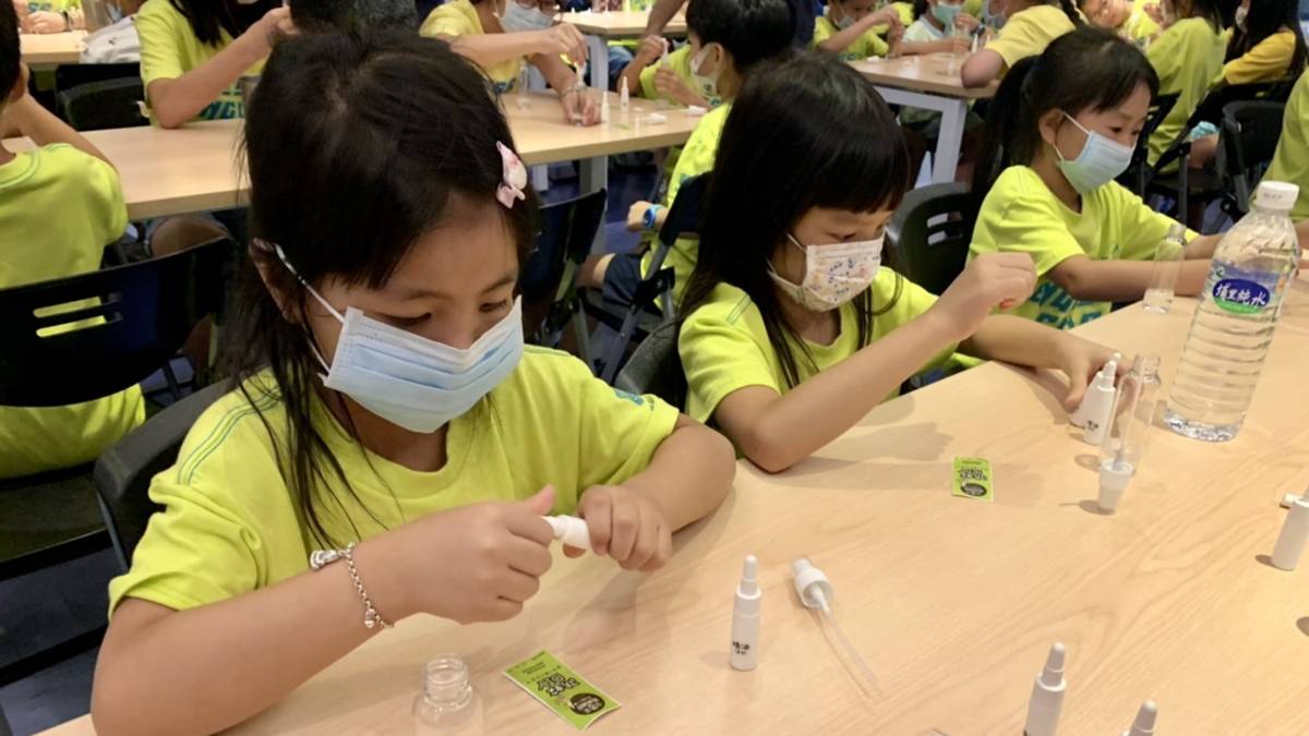0303亞洛美精靈國度透過香氛教育引導學生親自調香，是校外教學最佳去處.jpg