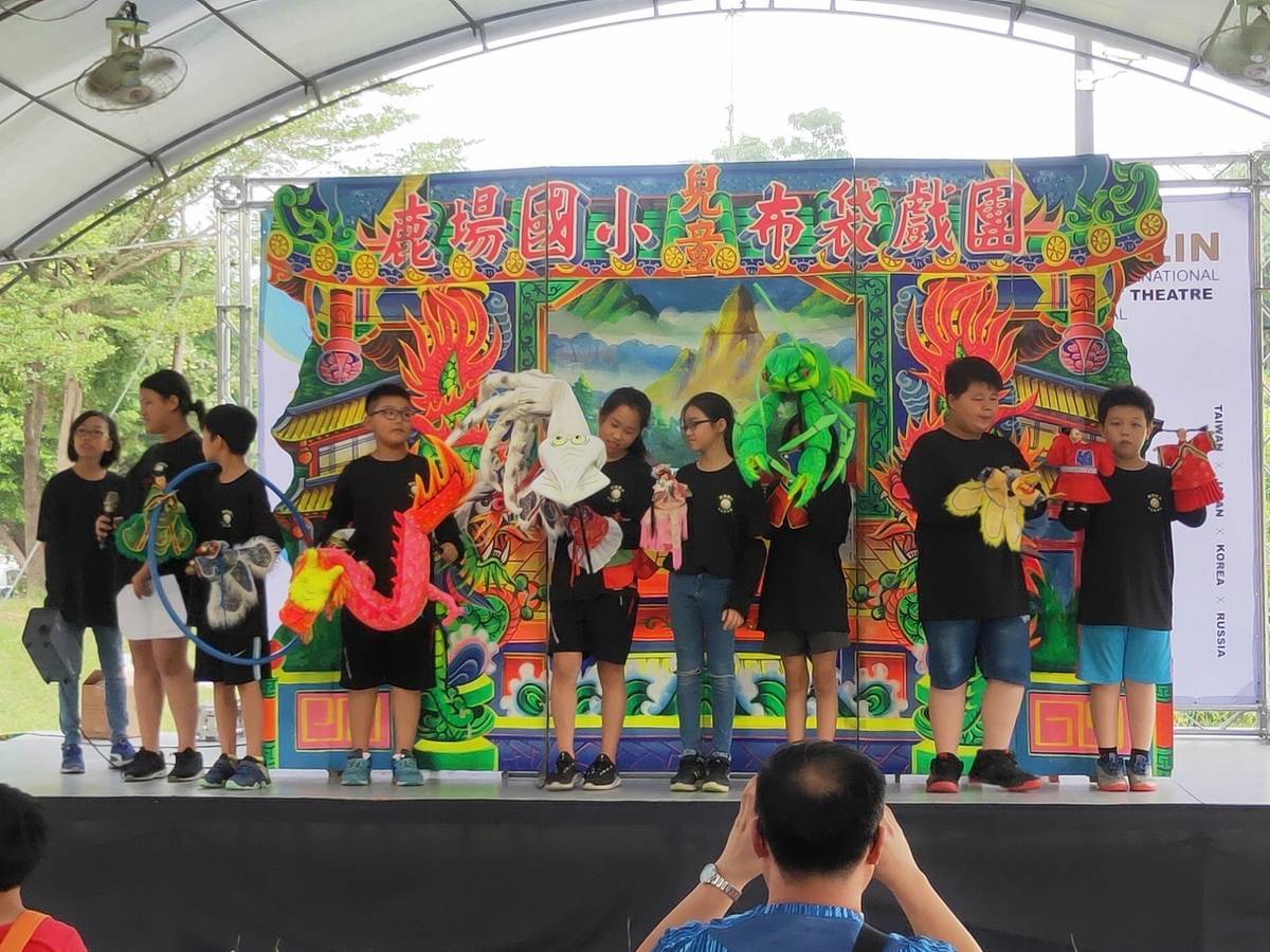 雲林縣鹿場國小參加斗六人文公園布袋戲展演
