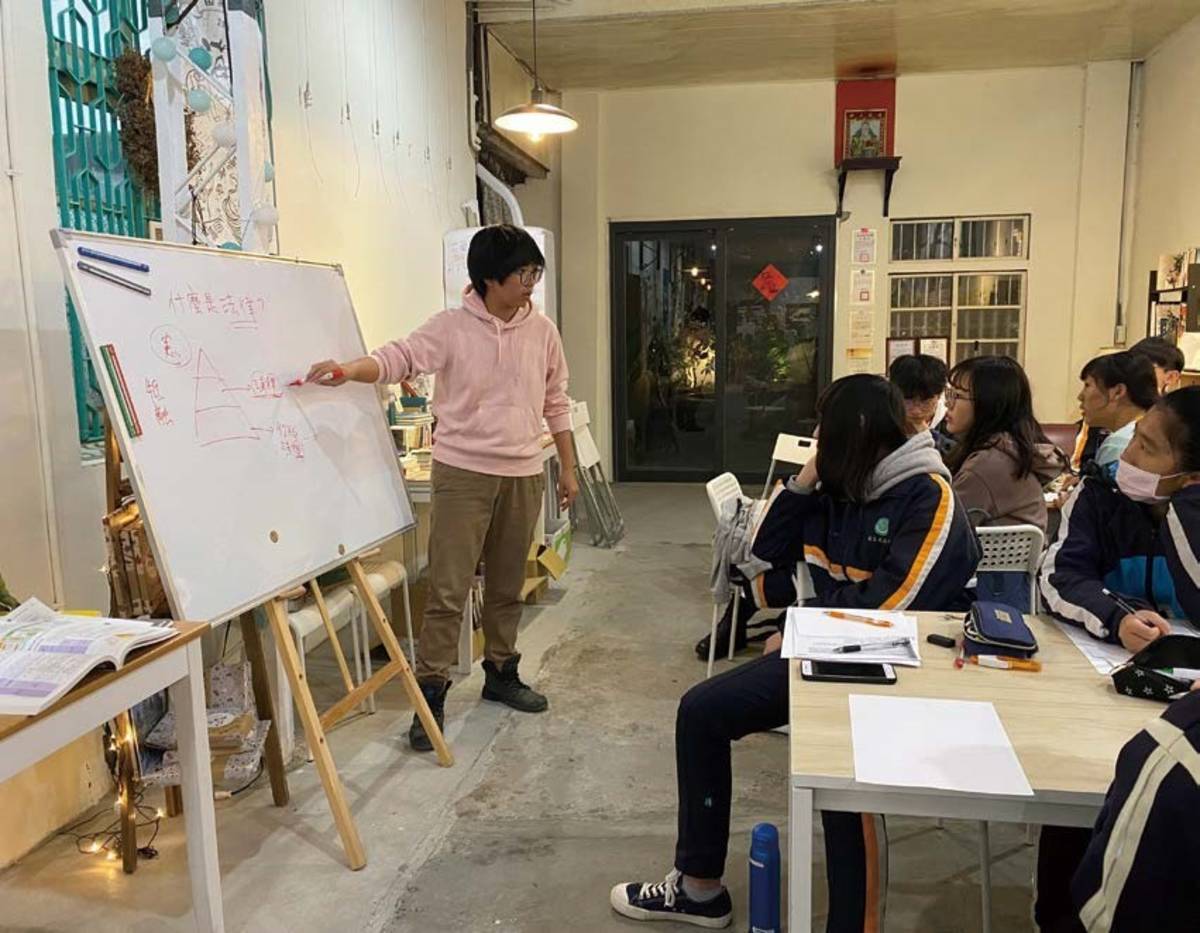 苑裡掀海風團隊舉辦大學生了沒活動，希望提供苑裡學子多元的職涯選擇