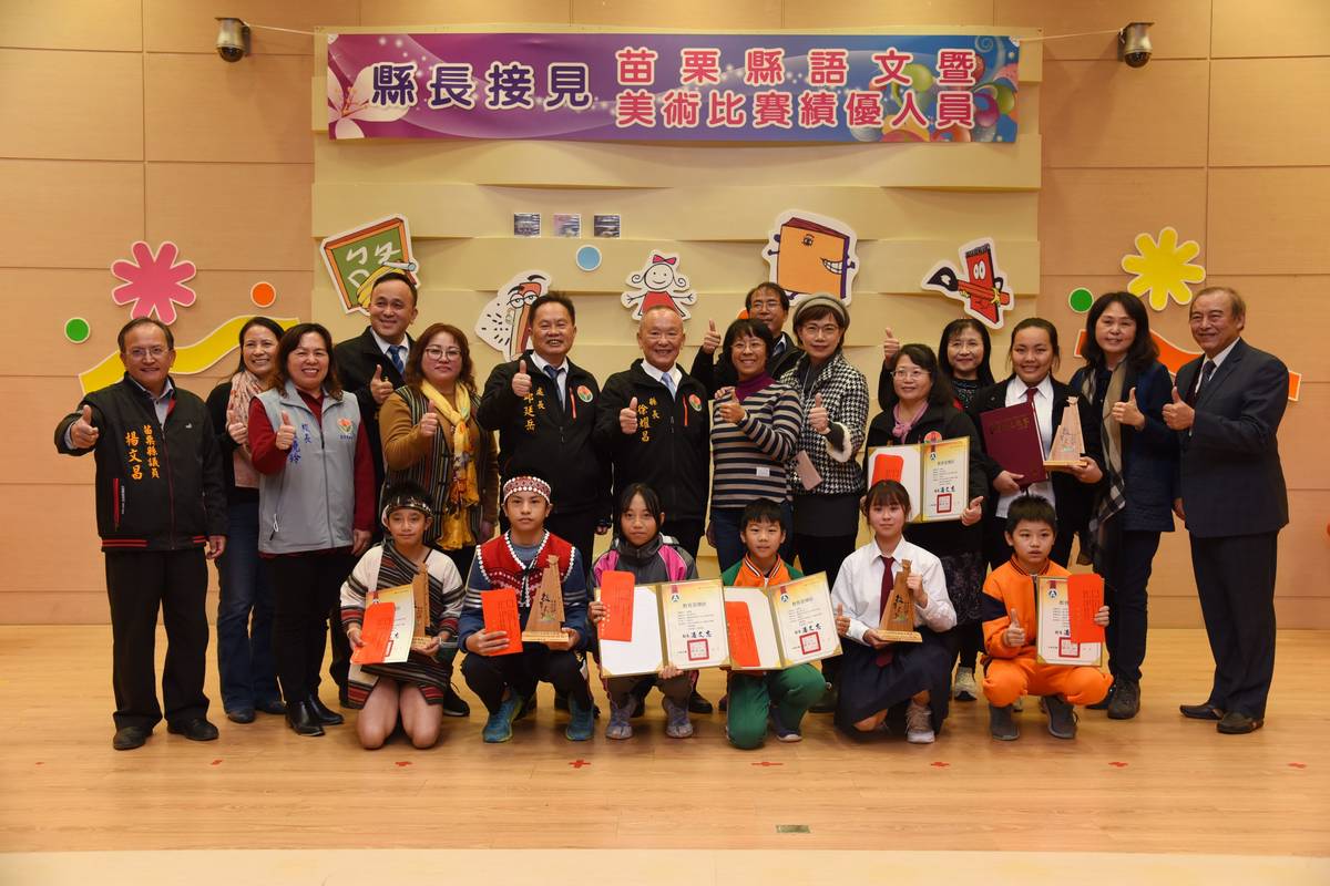 獲獎學生（前排左二）芎佳甫