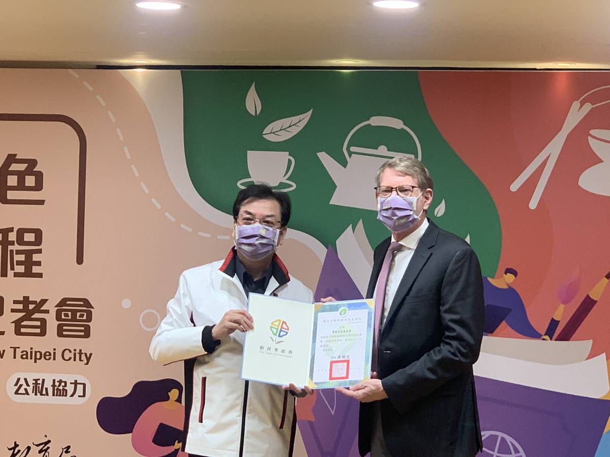 新北市教育局今年跟學術交流基金會合作，聘任10名外師到偏鄉學校服務，平衡城鄉英語學習資源落差。