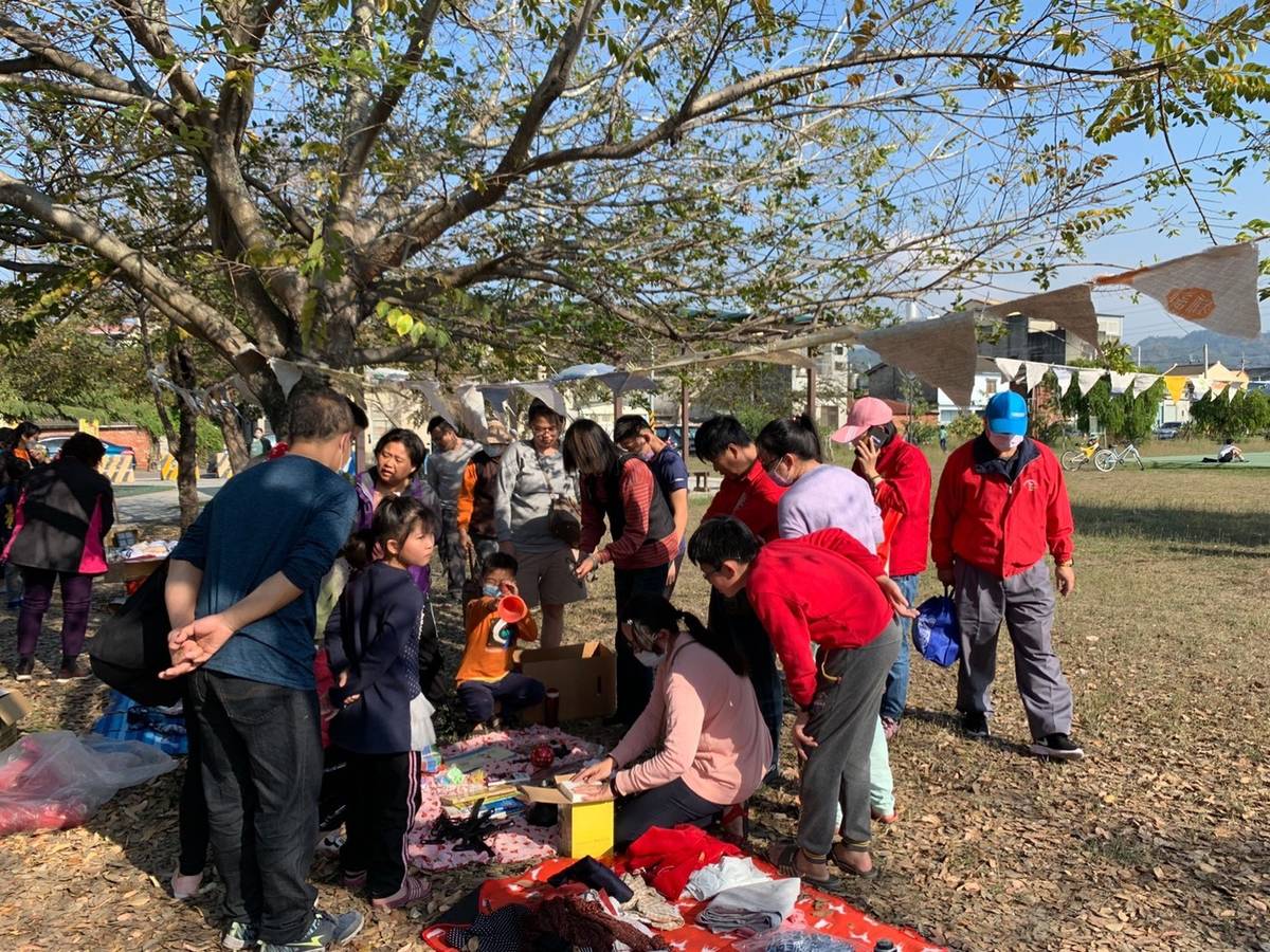 蕭雅方辦了好幾場免廢市集慢慢有較多在地居民參與(圖片來源：蕭雅方提供)
