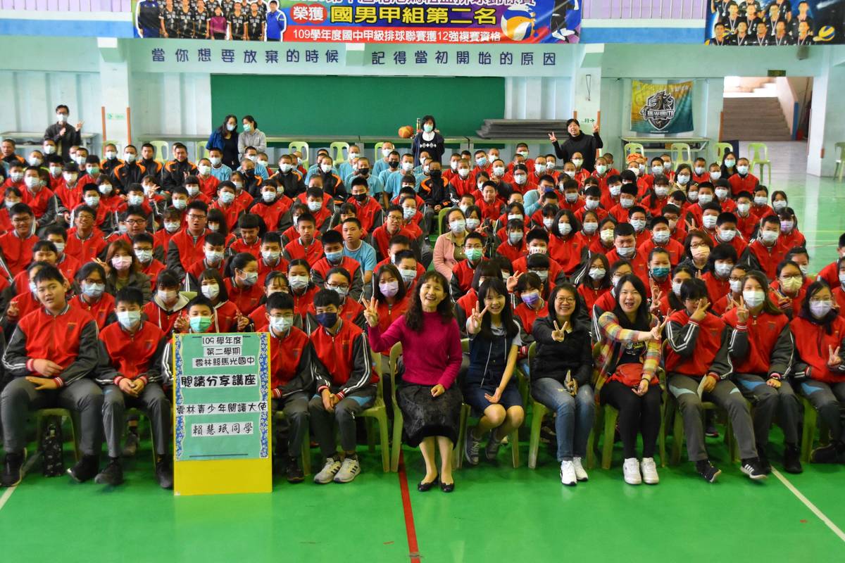 雲林縣校園閱讀列車第1站到馬光國中，學生反應熱烈 (照片: 雲林縣政府)