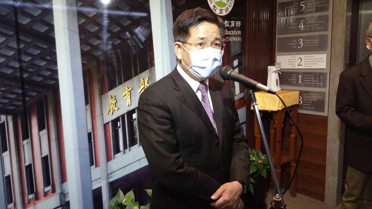 教育部部長潘文忠接受媒體聯訪