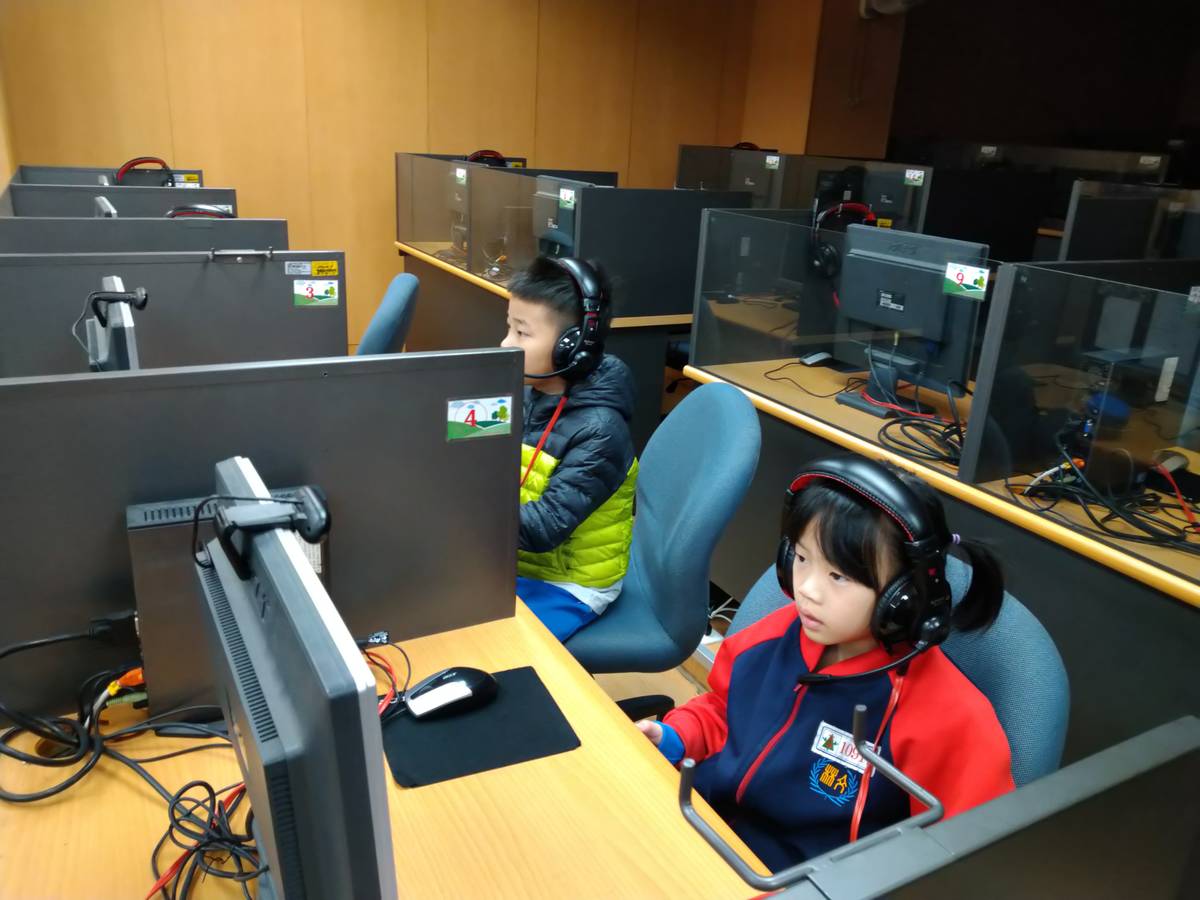 文林國小學生透過遠距教學學習族語。