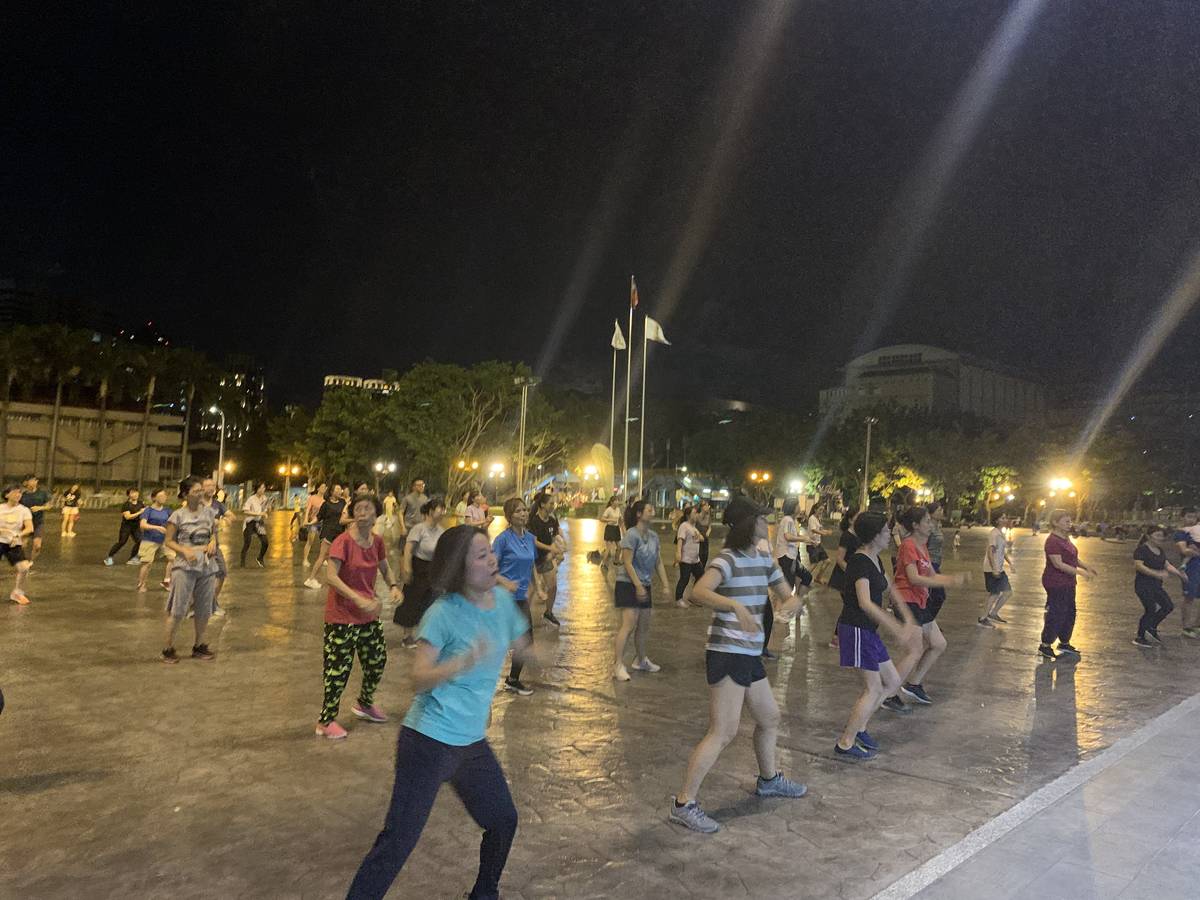 戶外有氧運動課程。