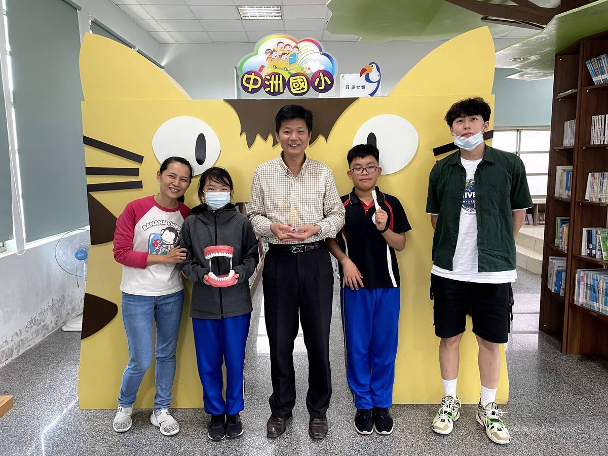 108學年度口腔保健優等學校臺南市學甲區中洲國小教導同學們在座位上專心刷牙，並提供獎勵給拍攝在家中刷牙照片的同學，讓大家從原本只是規矩的養成，逐漸進步到成為生活的一部分，另外為能從小落實觀念，學校也準備將知識推廣到幼稚園階段，打造更完善的口腔保健教學系統。

採訪：臺南市學甲區中洲國小黃文信校長、尤子瑜學務組長、
              六年甲班學生王鉑幃、呂佳穎