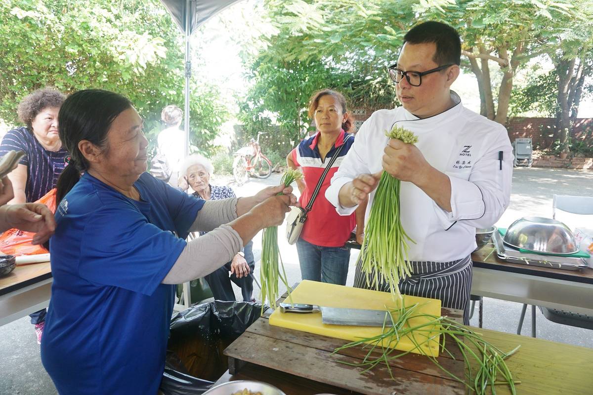 生態主廚與社區媽媽們一起研發在地食材做出美味餐點（圖片來源：豪麥大城臉書）