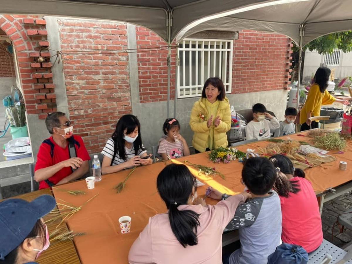 民眾參加大城小旅行可以體驗用小麥桿進行DIY（圖片來源：豪麥大城臉書）