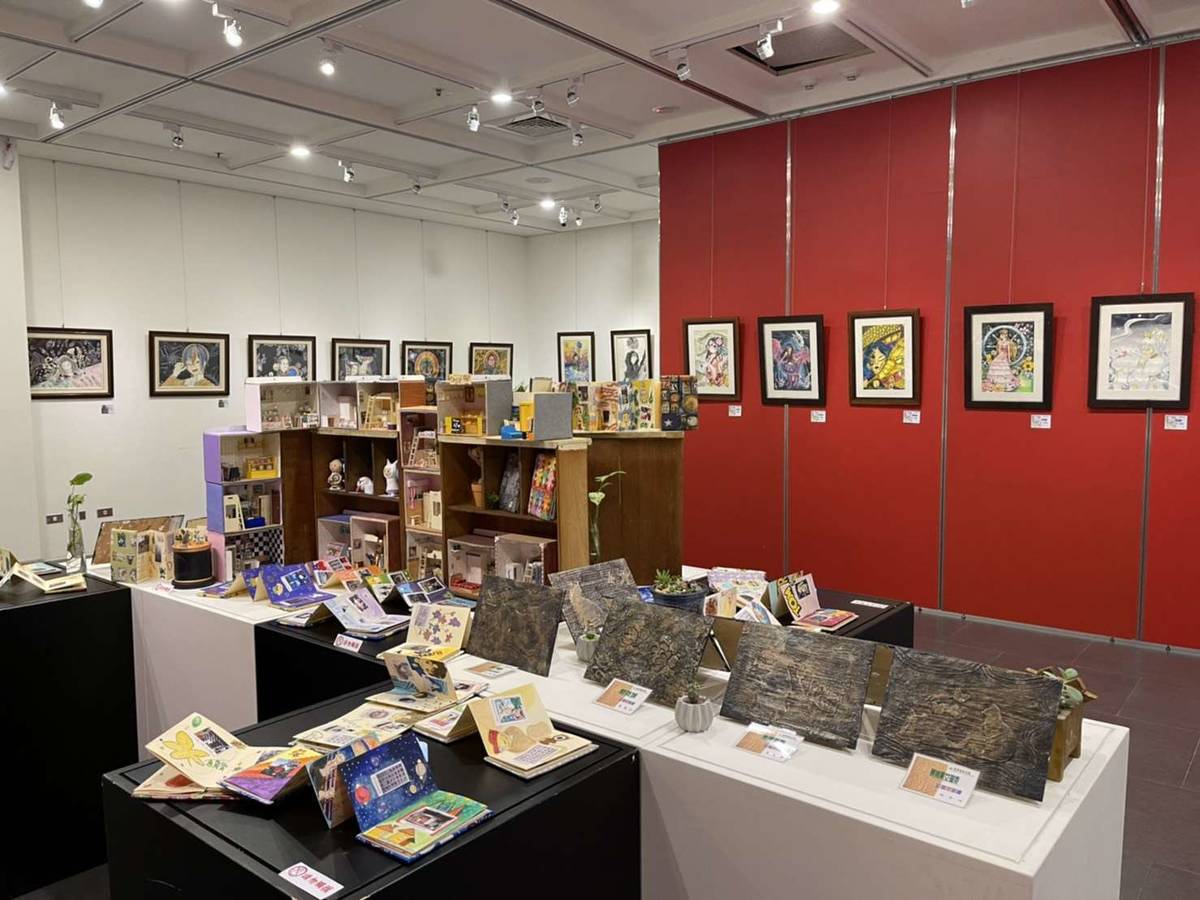 崙背國中及莿桐國中藝術才能班教學成果聯合展的展場 (照片: 雲林縣政府)
