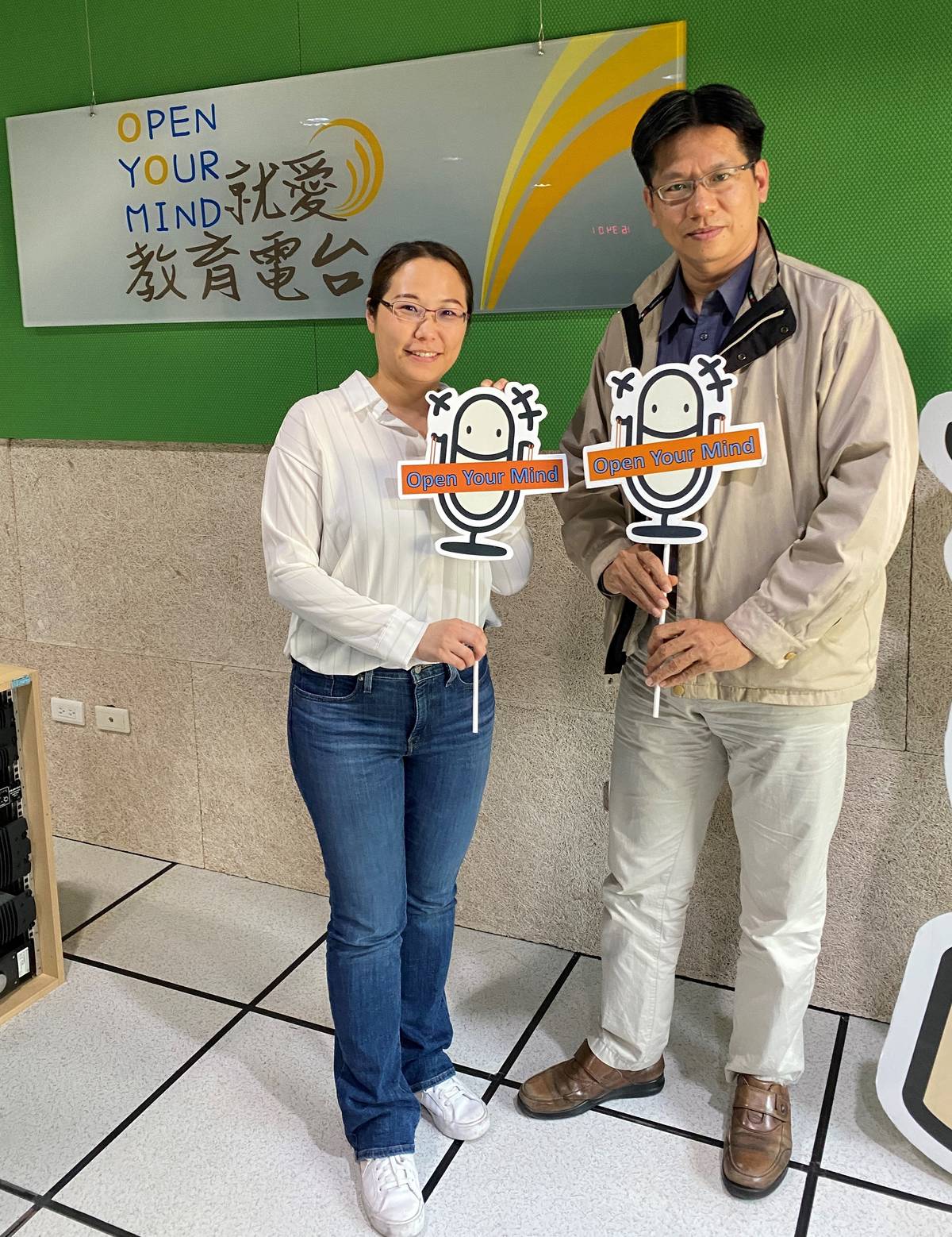 埔里基督教醫院小兒科醫師余宗勳(右)認為懷孕開始1000天對過敏預防來說相當重要