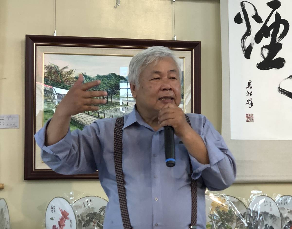 能說能寫能畫的頼世榮理事長，在開幕典禮中分享他的心情與願景。