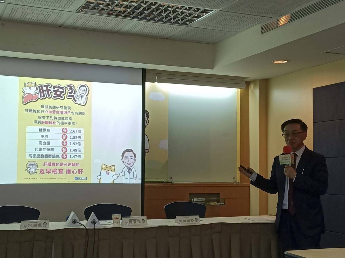 台灣預防醫學學會理事長陳宜民說明肝臟相關疾病及預防方法