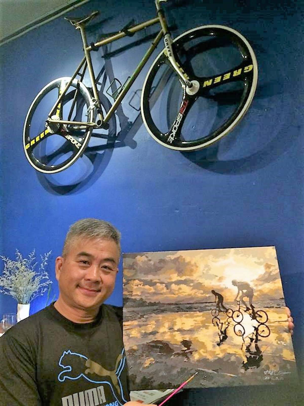 李敏祥對單車瞭若指掌還開了咖啡館取名「單車旅人」(圖片來源：李敏祥臉書)