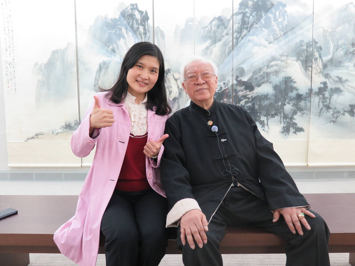 德芳與歐豪年大師合影.JPG