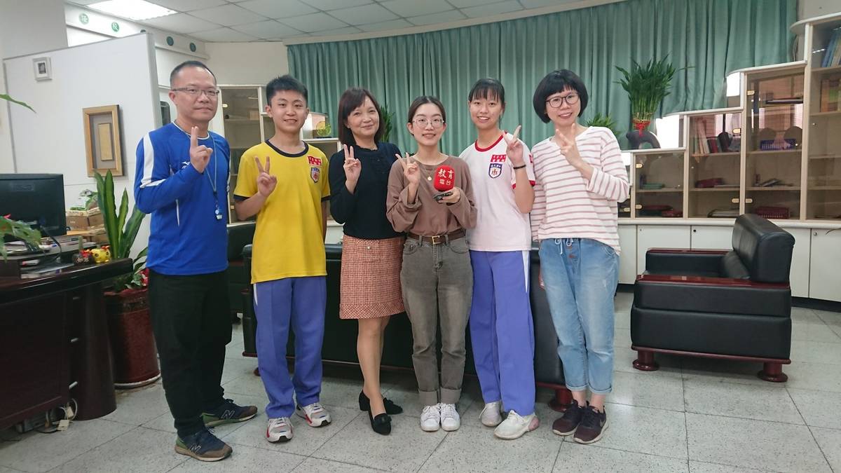 桃園市慈文國中，在108年「網紅就是你」菸檳防制短片競賽中榮獲全國優等。短片以菸的歷史開場，講述菸的有害物質，再以諷刺的方式勸戒吸菸者拒菸。學校透過桌遊的趣味性，讓學生們主動學習，同時辦理反菸標誌的語文競賽，並在校園周圍劃設禁菸區，避免學生容易接觸到二手菸。
另外，針對吸菸高危險群，開設戒菸班，讓全校師生都能達成零菸害的宗旨。

採訪：桃園市慈文國中傅瑜雯校長、劉建宏主任、
             九年十五班葉楷翎同學、呂丞凱同學
