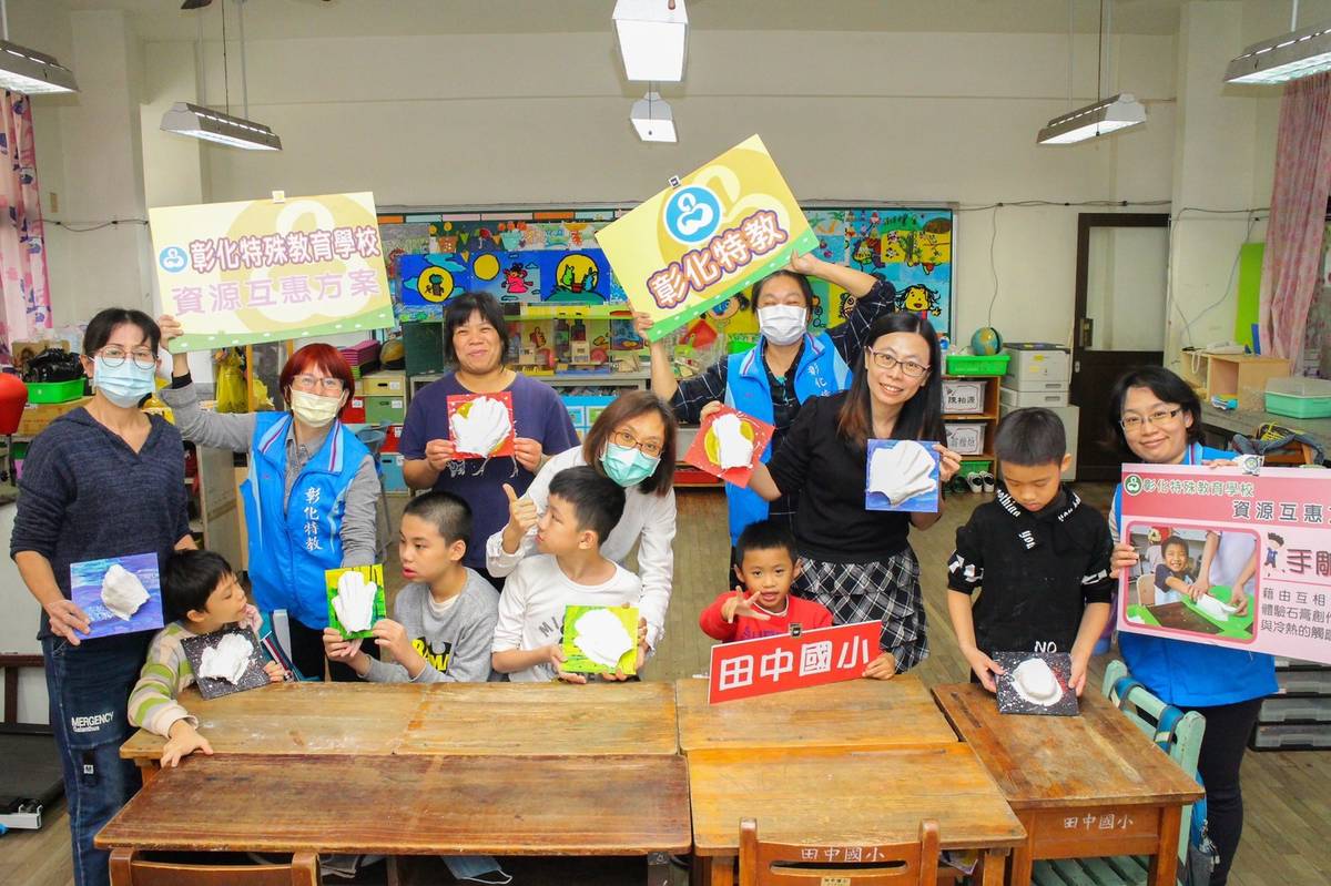 109.12.29田中國小手模