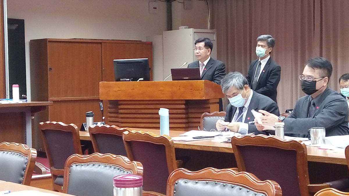 教育部部長潘文忠立院備詢
