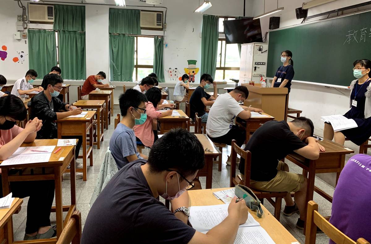 新北市高中教甄筆試場景(資料照)。
