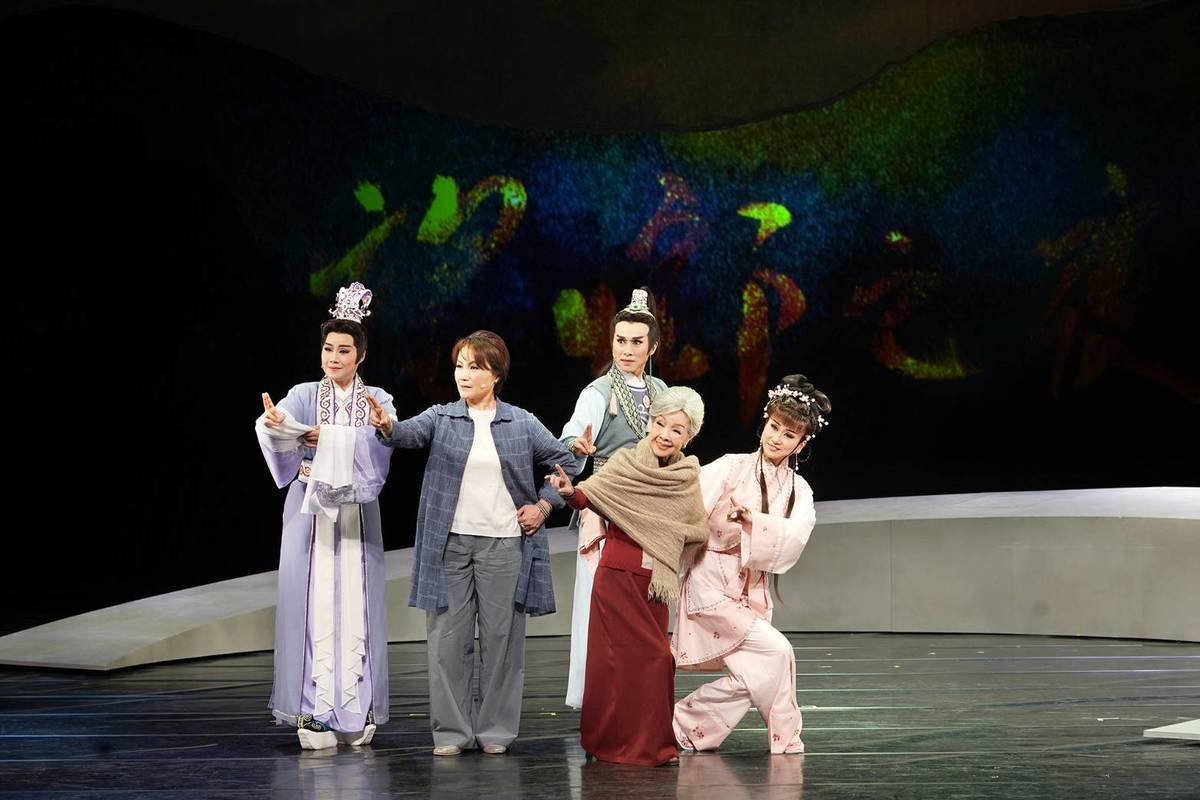 60年代風靡全臺的廣播歌仔戲名作《望鄉之夜》再登戲台。

