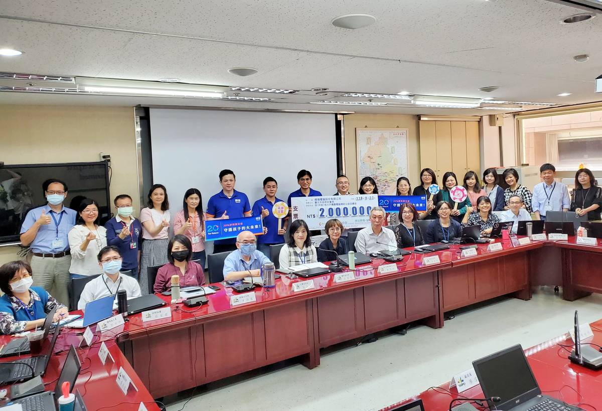 「2021拼出夢想 缺e不可」電腦補助方案開跑捐贈儀式