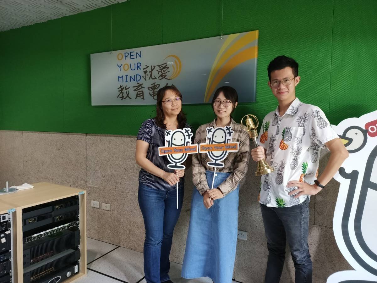 夏以樂(右1)2019年擔任農青大使前往泰國進行農業交流