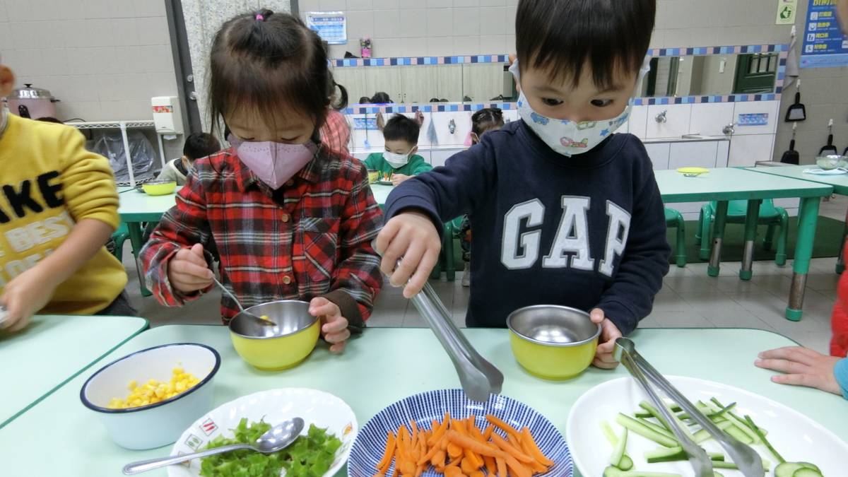 1091215主題-一起吃飯趣-飯糰擺盤 (14).jpg