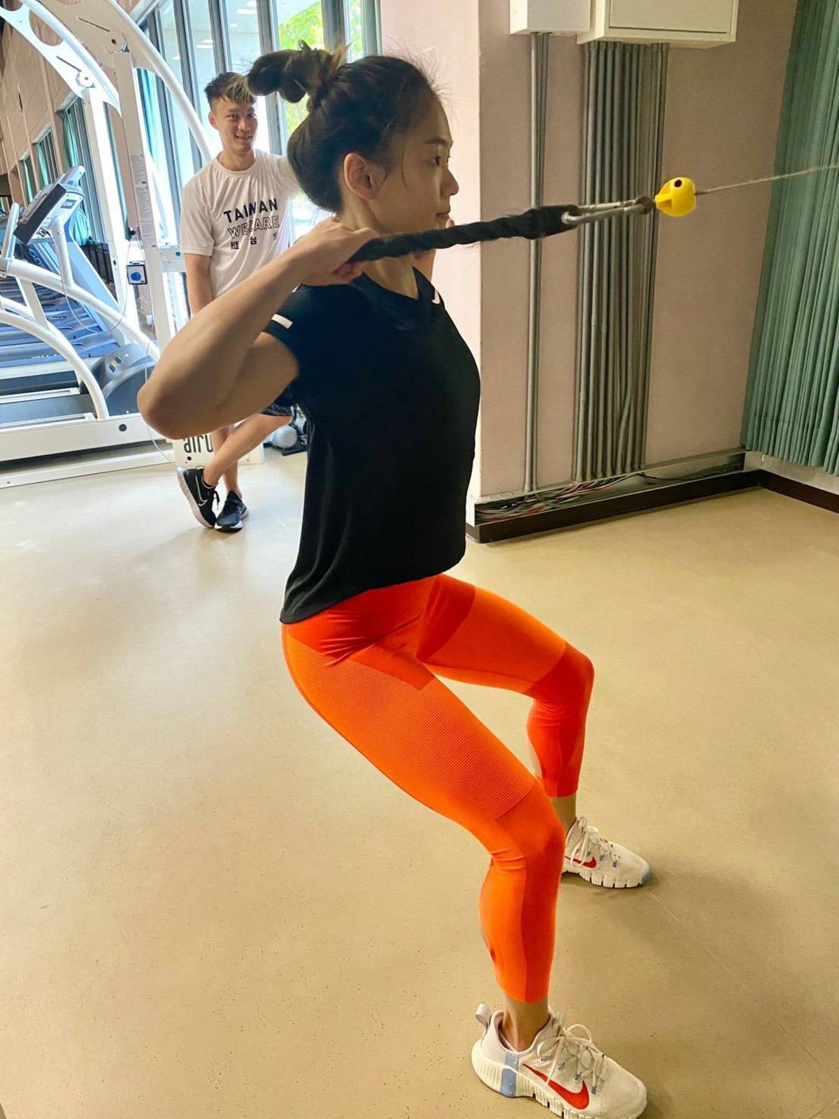 (附件照片1)1100429-1-奧運空手道培訓隊文姿云選手於國訓中心重量訓練室從事肌力訓練。(體育署提供)