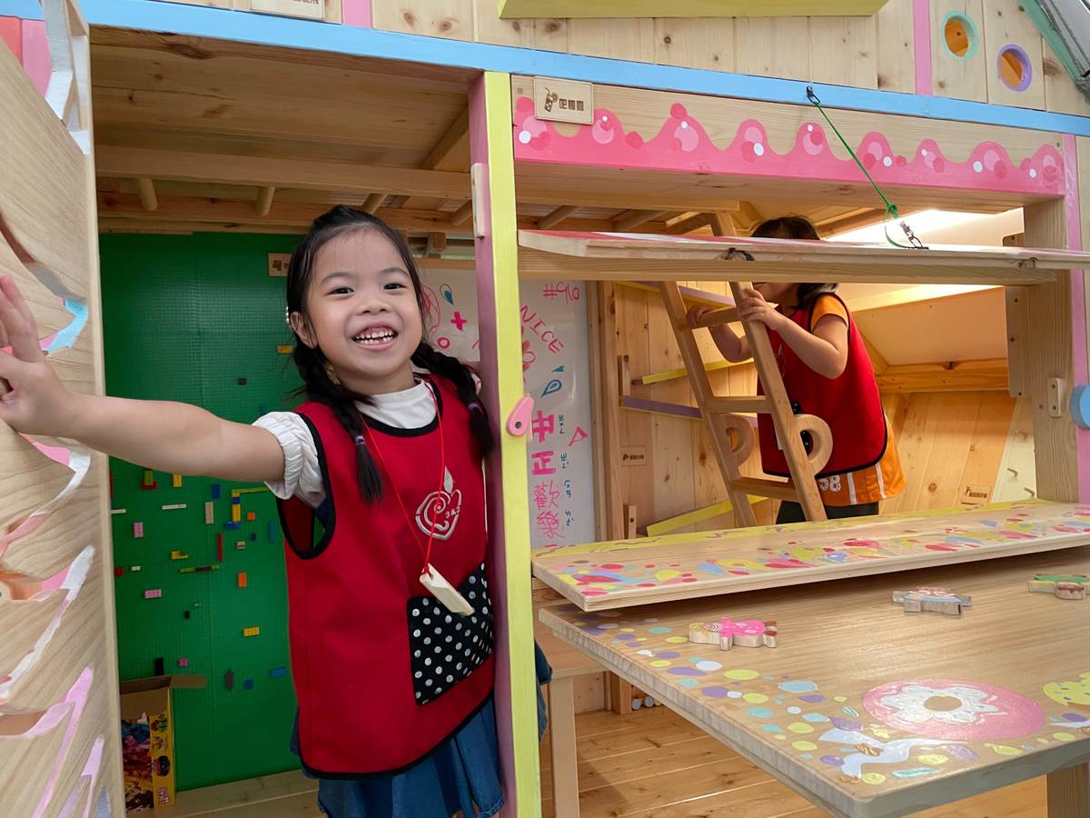 結合生科與幼教理念，藉由發展幼兒五官肢體協調能力，培養幼兒設計及探索的樂趣。