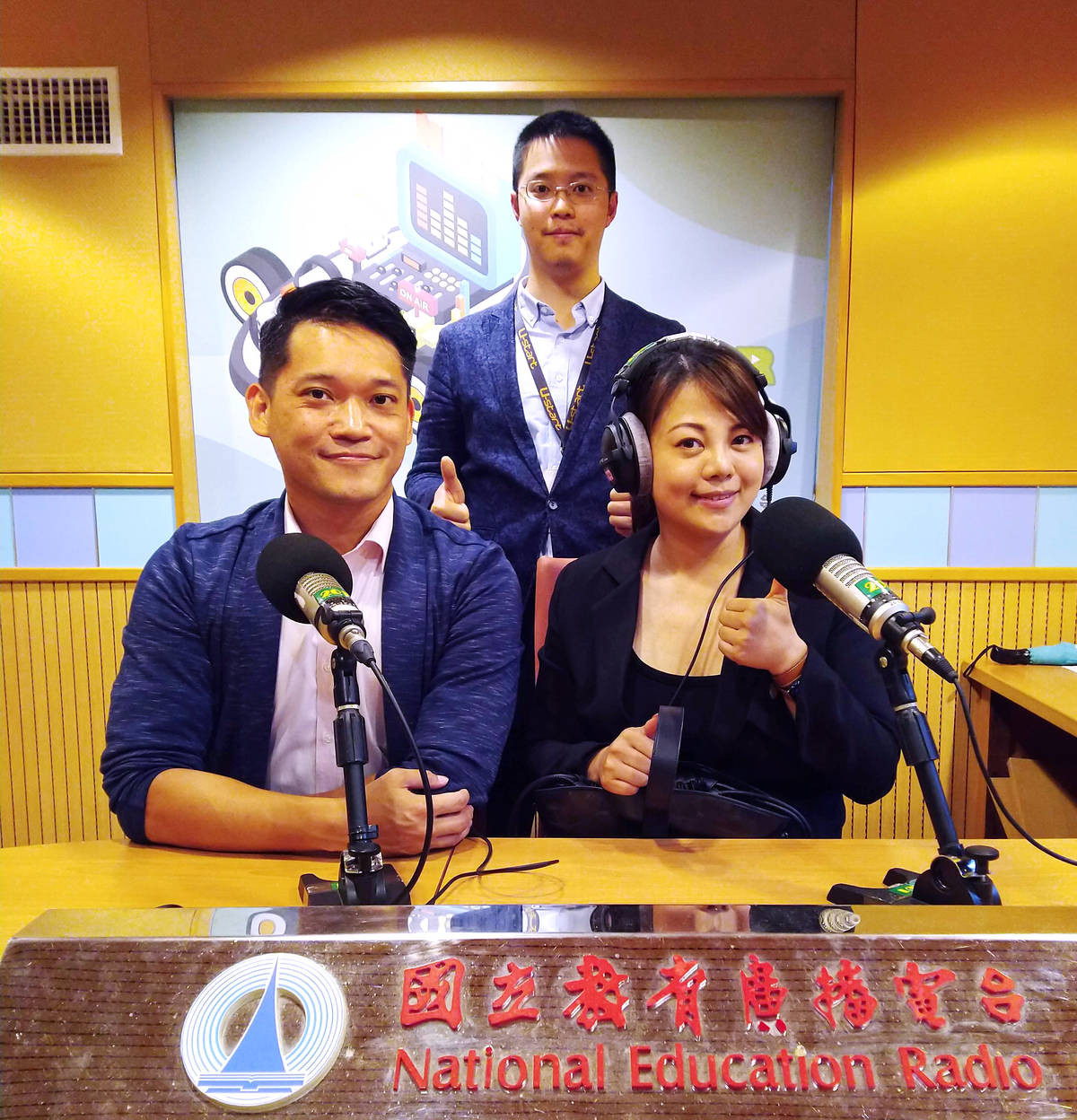 羅賓斯科技執行長林奕帆、主持人趙式隆、營運長李潔明