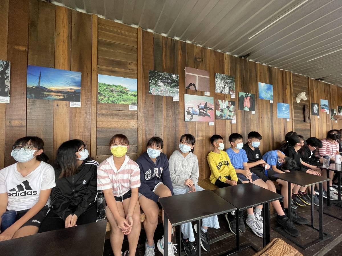 瑞濱國小六年級的孩子們4/1到5/9在學校附近的咖啡廳舉辦「好好看—瑞濱的家鄉記憶」攝影展。