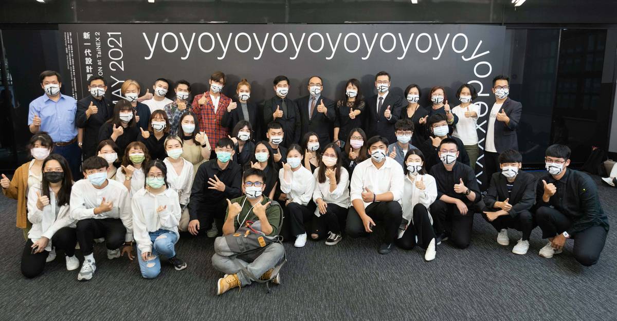 2021新一代設計展即將登場，工業局呂正華局長、《天下》雜誌吳迎春社長、總策展人邱柏文設計師、視覺統籌聶永真設計師以及展覽大使「告五人」出席展前記者會