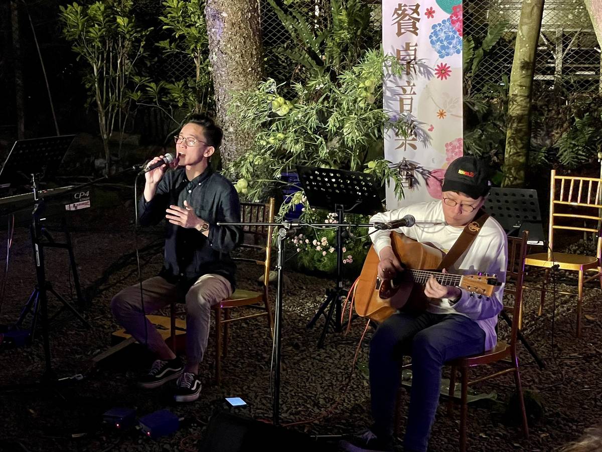 戶外的餐桌音樂會讓花卉活動更多了藝文氣息(圖片來源：參山處提供)