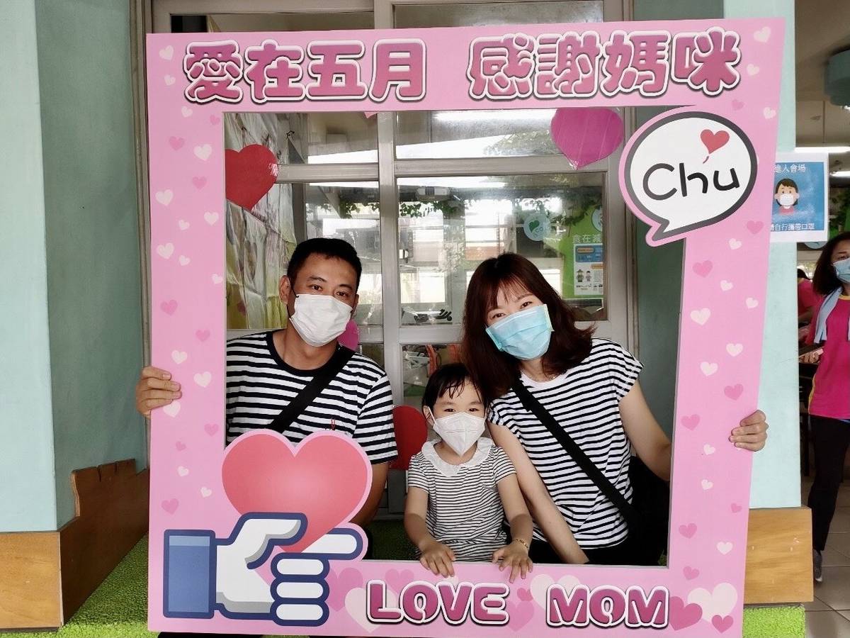 母親節前夕，萬里國小結合母親節舉辦系列活動。