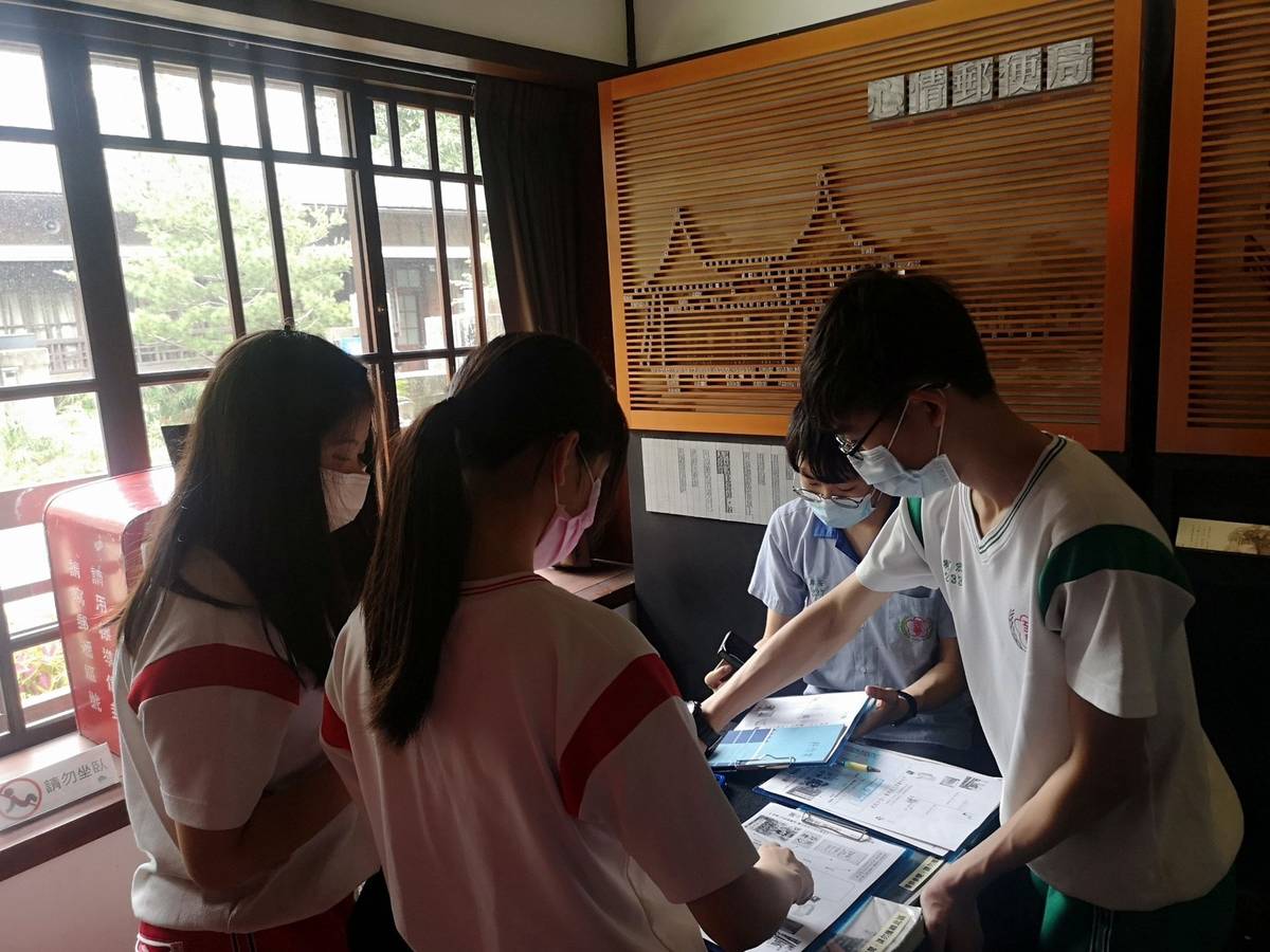 學生們透過遊程認識臺中文學館（圖片來源：臺中市教育局）