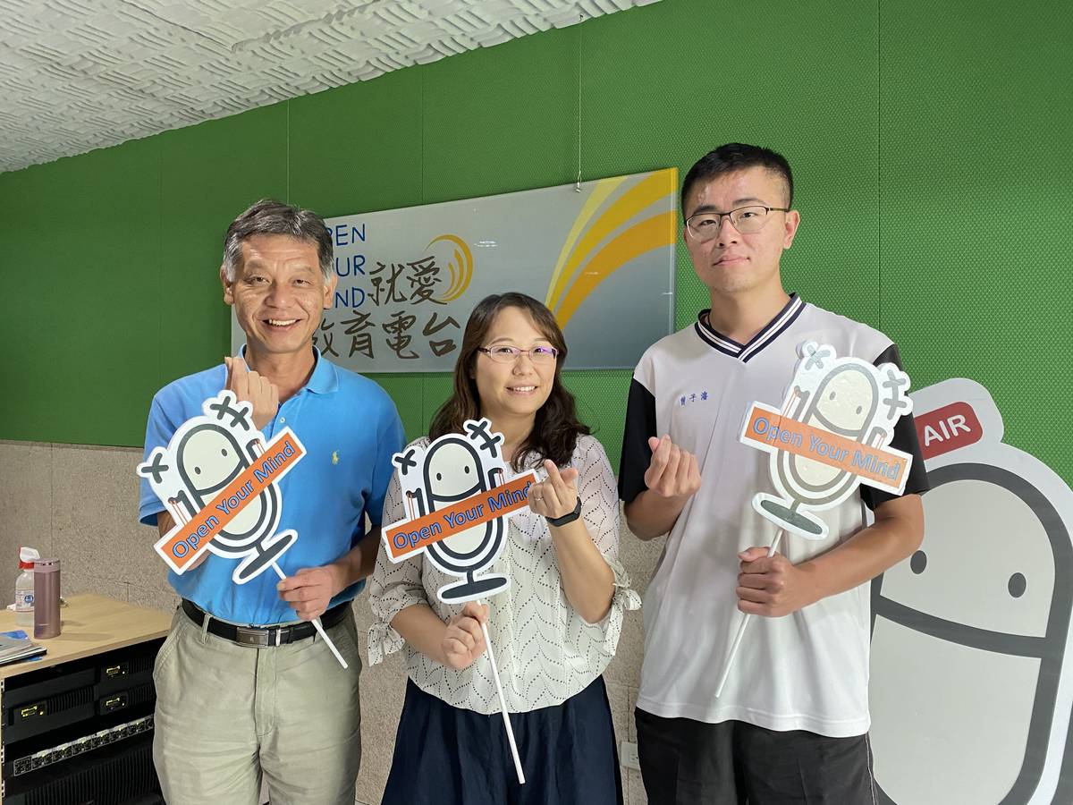 員林高中學生曾子濬(右)抗癌休學兩年後今年以繁星管道錄取台北醫學大學醫學系