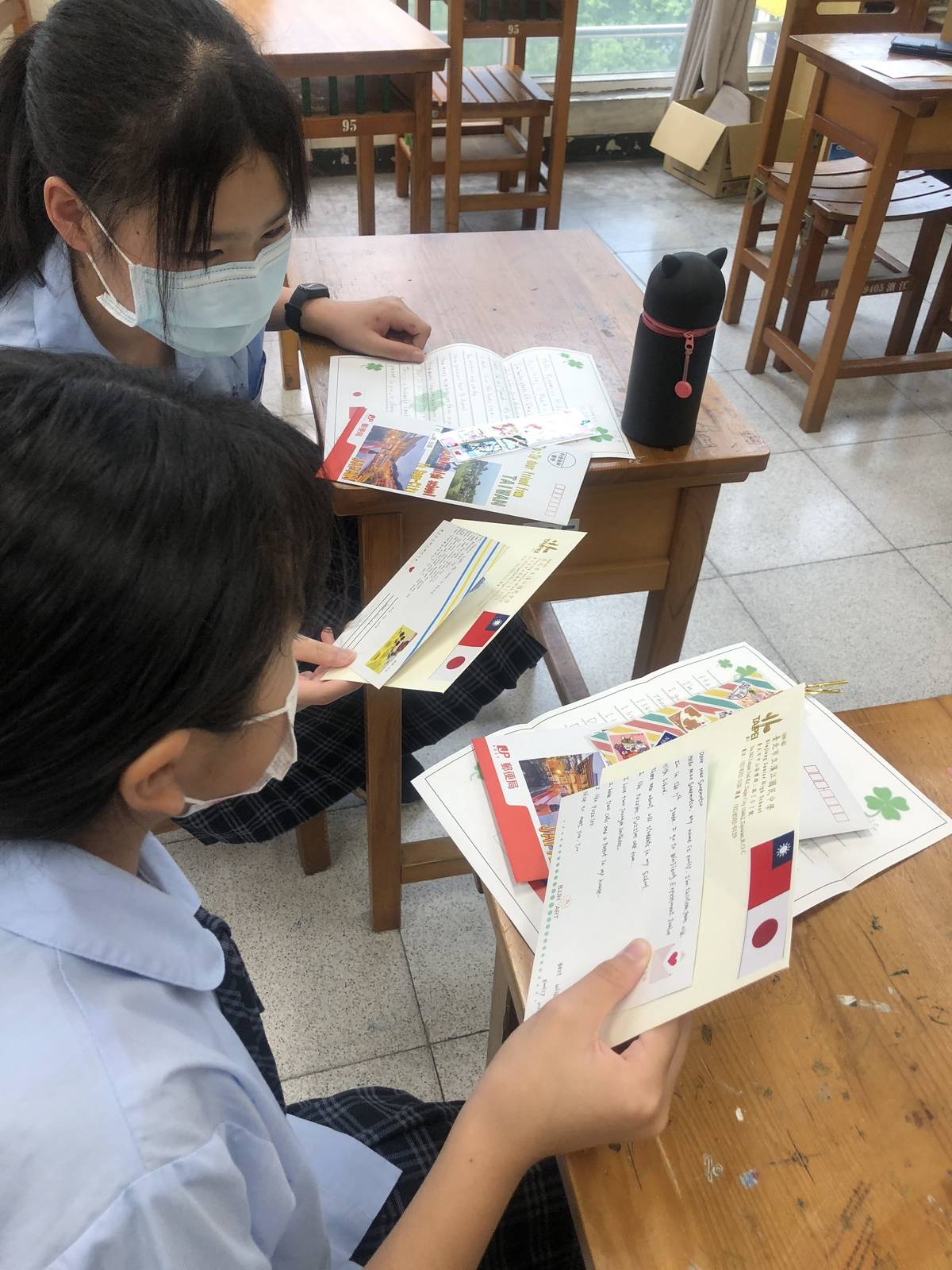 濱江實中七年級的學生們與日本佐賀市鍋島中學進行了國際筆友的交流